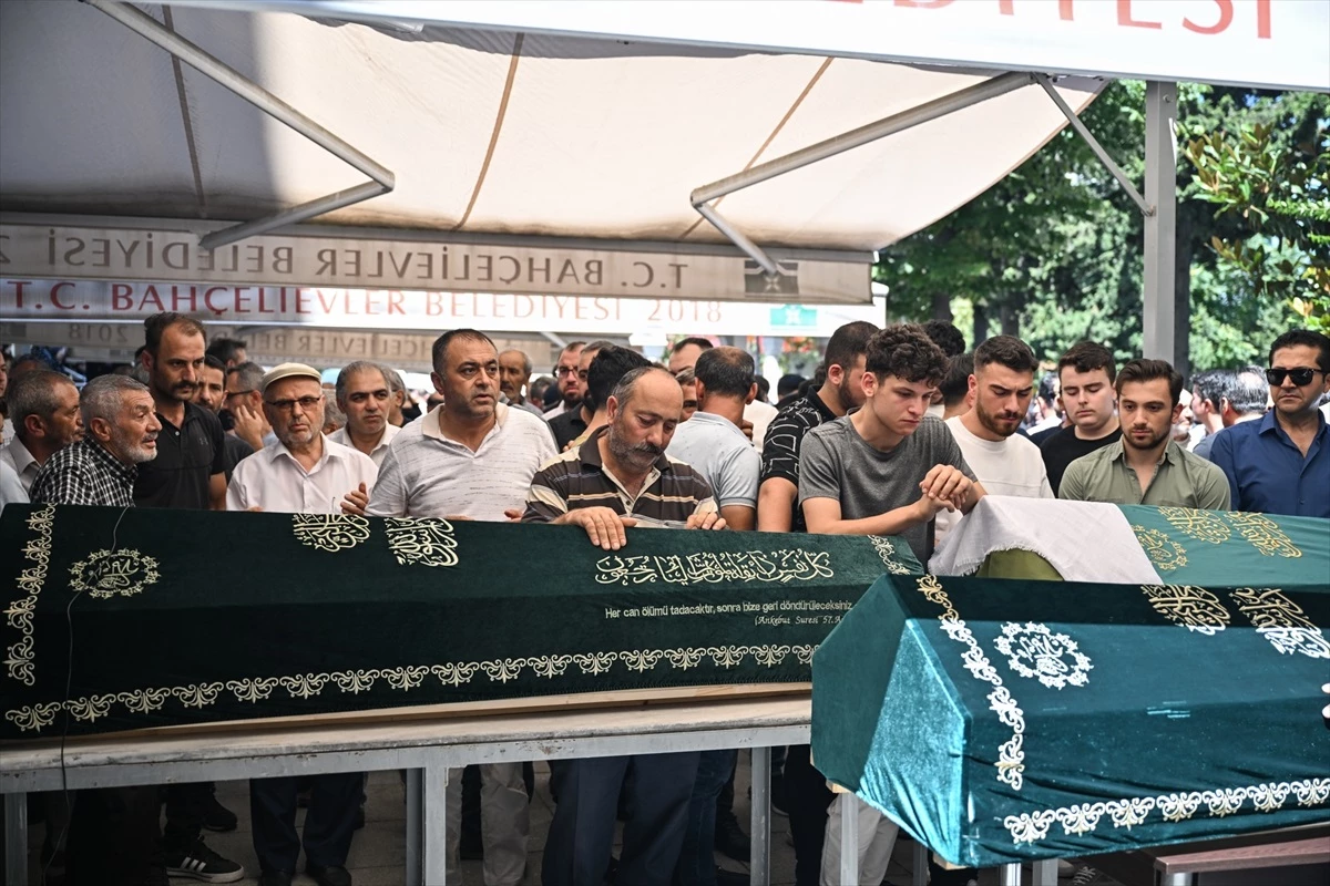 Yozgat\'ta kaza sonucu hayatını kaybeden 4 kişi İstanbul\'da defnedildi