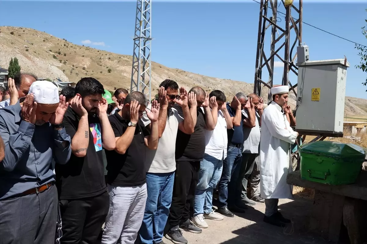 Yozgat\'ta otobüs kazasında hayatını kaybeden şoför Sivas\'ta defnedildi