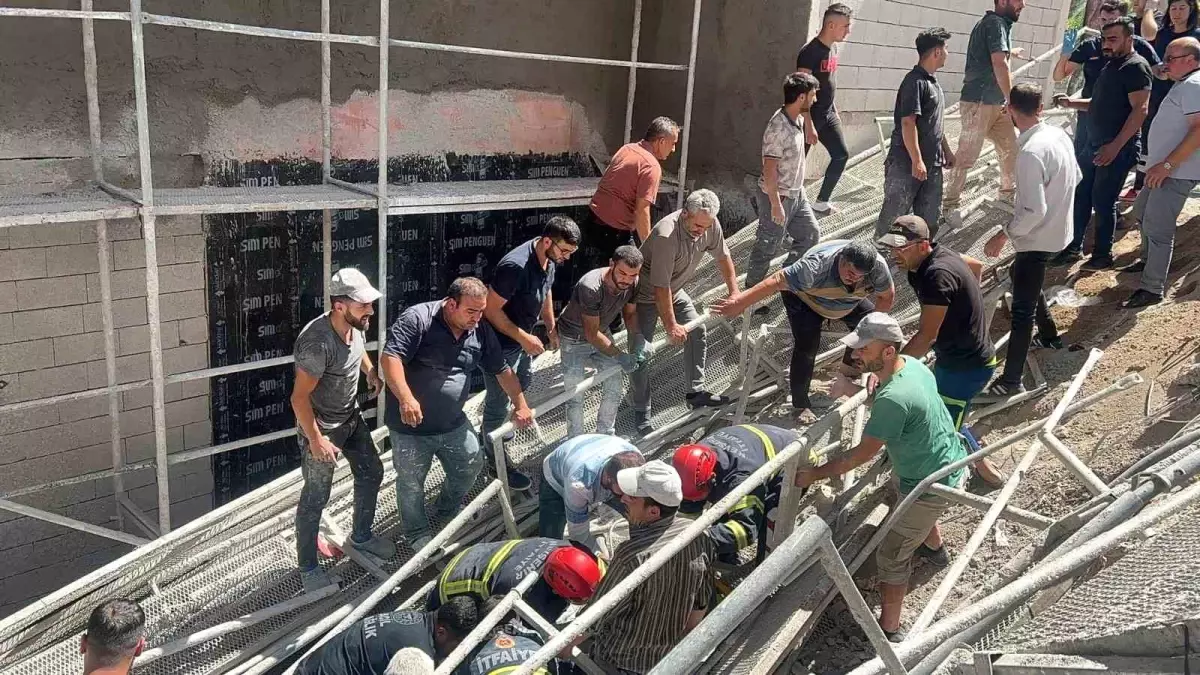Nevşehir\'de İnşaat İskelesi Çöktü: 2 Kişi Hayatını Kaybetti