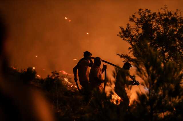 AFAD: Çanakkale'deki yangına bin 489 personel, 8 uçak, 26 helikopter sevk edildi AFAD: Çanakkale'deki yangına bin 489 personel, 8 uçak, 26 helikopter sevk edildi