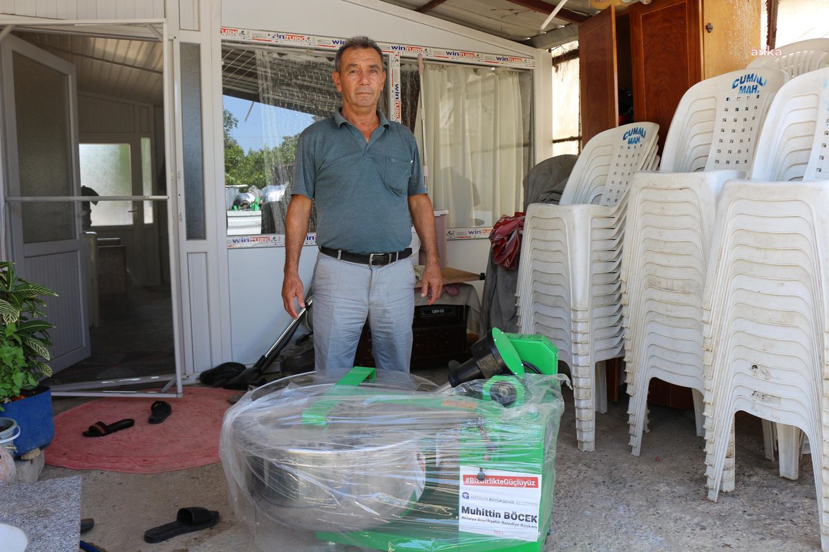 Antalya Büyükşehir Belediyesi, Serik\'te Kadınlara Hamur Yoğurma Makinesi Hibe Etti