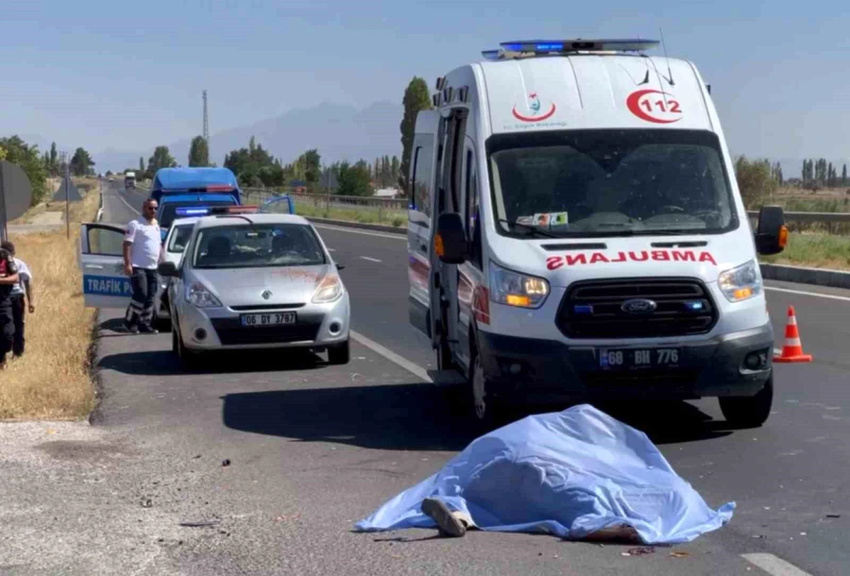 Aksaray\'da Arıza Yapan Araç Emniyet Şeridine Çekildi, Sürücü Hayatını Kaybetti