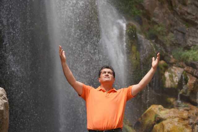 Aydın Aydın, su sıkıntısına dikkat çekmek için yaptığı klibin çekimlerinde gözyaşlarına hakim olamadı