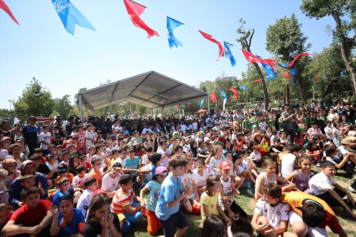 Bakan Bak, Esenler Belediyesi Yaz Spor Okulları\'nın kapanış törenine katıldı Açıklaması