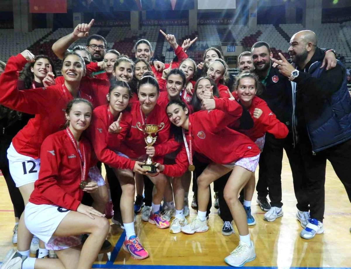 Kepez Belediyesi Spor Kulübü Takımı Kaptanı Hazal Çetin Antalya Toroslar Spor Kulübü\'ne Transfer Oldu