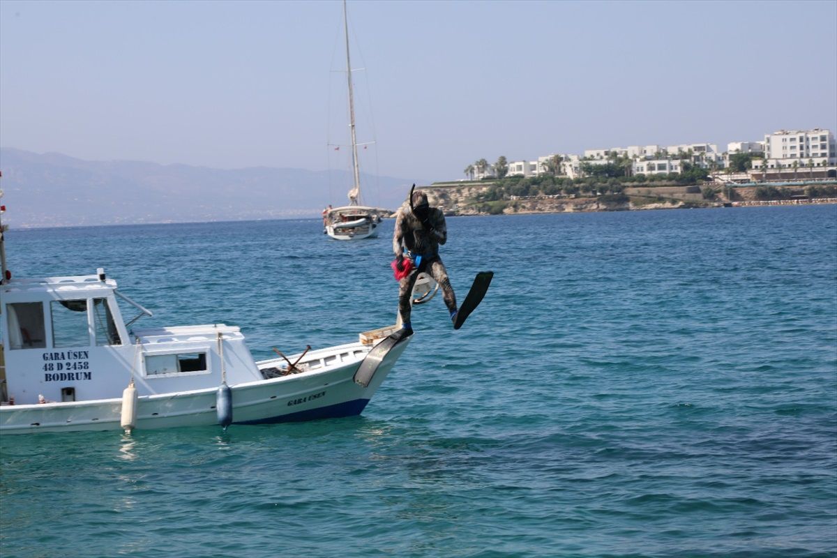 Bodrum\'da Dalgıçlar Tarafından 106 Kilogram Atık Toplandı