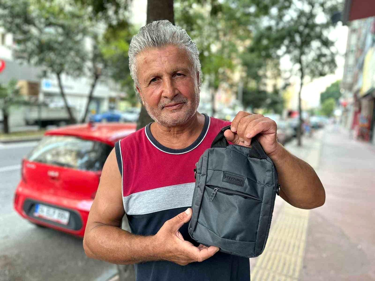 Samsun\'da Yolda Bulunan Çantanın Sahibi Aranıyor
