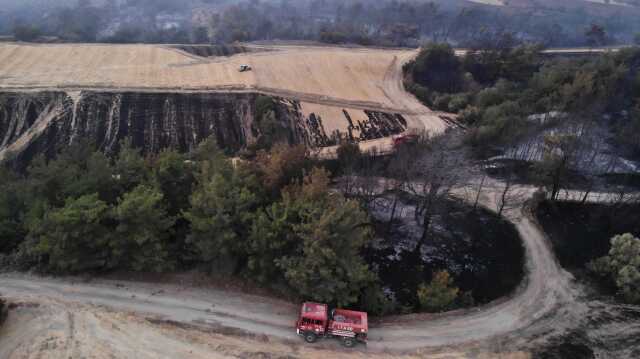 Çanakkale'de yangının boyutu gün ağarınca ortaya çıktı Çanakkale'de yangının boyutu gün ağarınca ortaya çıktı
