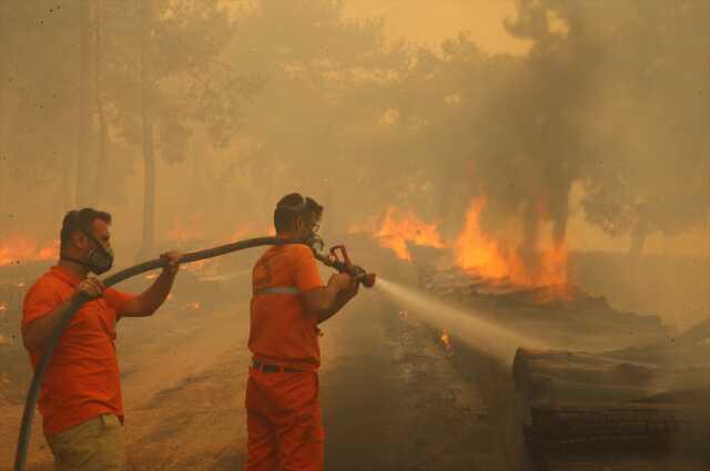 Çanakkale'deki orman yangınında 11 köy tahliye edildi
