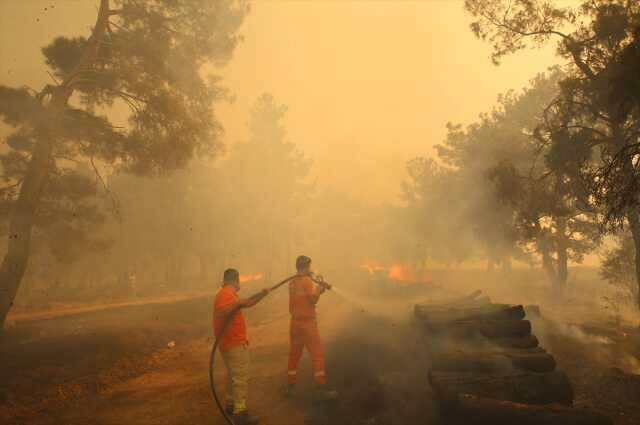 Çanakkale'deki orman yangınında 11 köy tahliye edildi