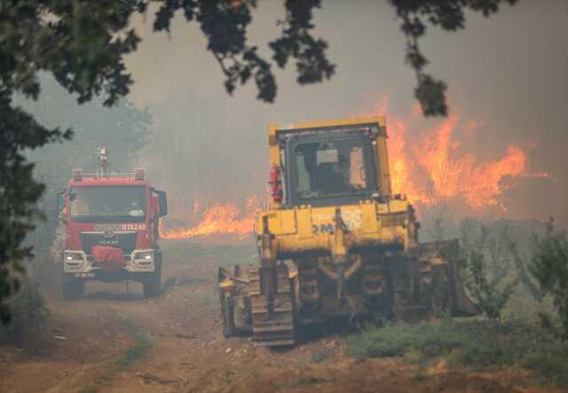 Çanakkale'deki orman yangınında 11 köy tahliye edildi