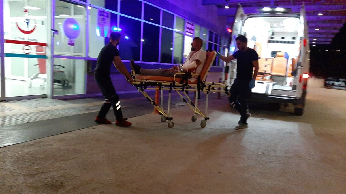 Çorum\'un Sungurlu ilçesinde düğünde çıkan bıçaklı kavgada 3 kişi yaralandı
