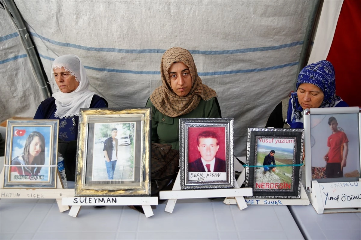 Diyarbakır Anneleri, HDP İl Binası Önünde Oturma Eylemine Devam Ediyor