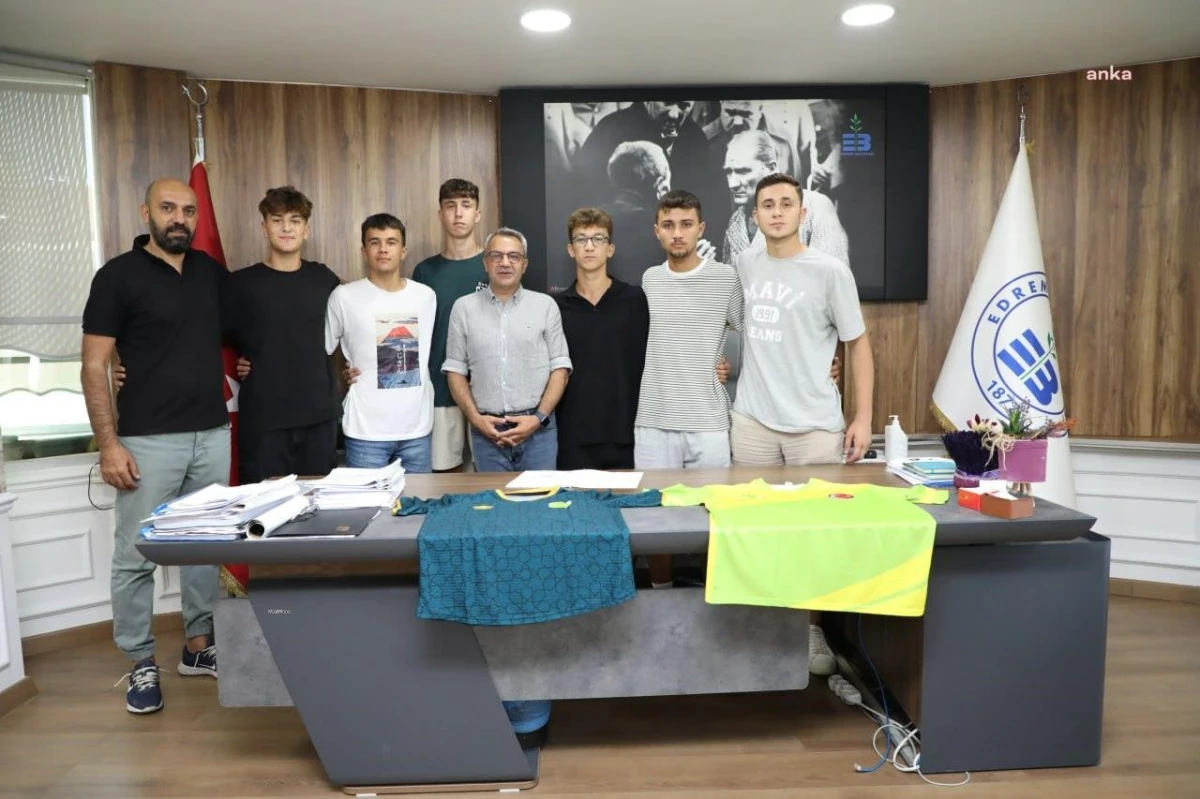 Edremit Belediyespor Kulübü\'nde 6 genç yetenek A takıma yükseldi