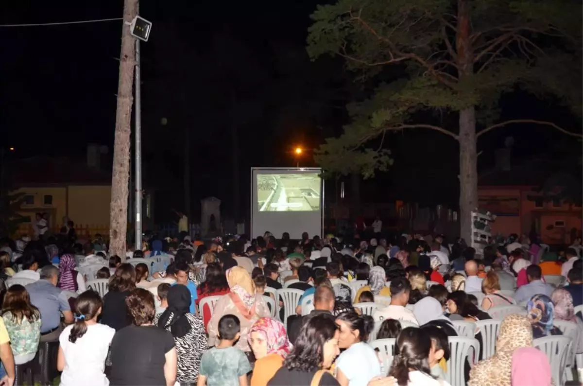 Ereğli Belediyesi, Açık Hava Sinema Etkinliği Düzenliyor