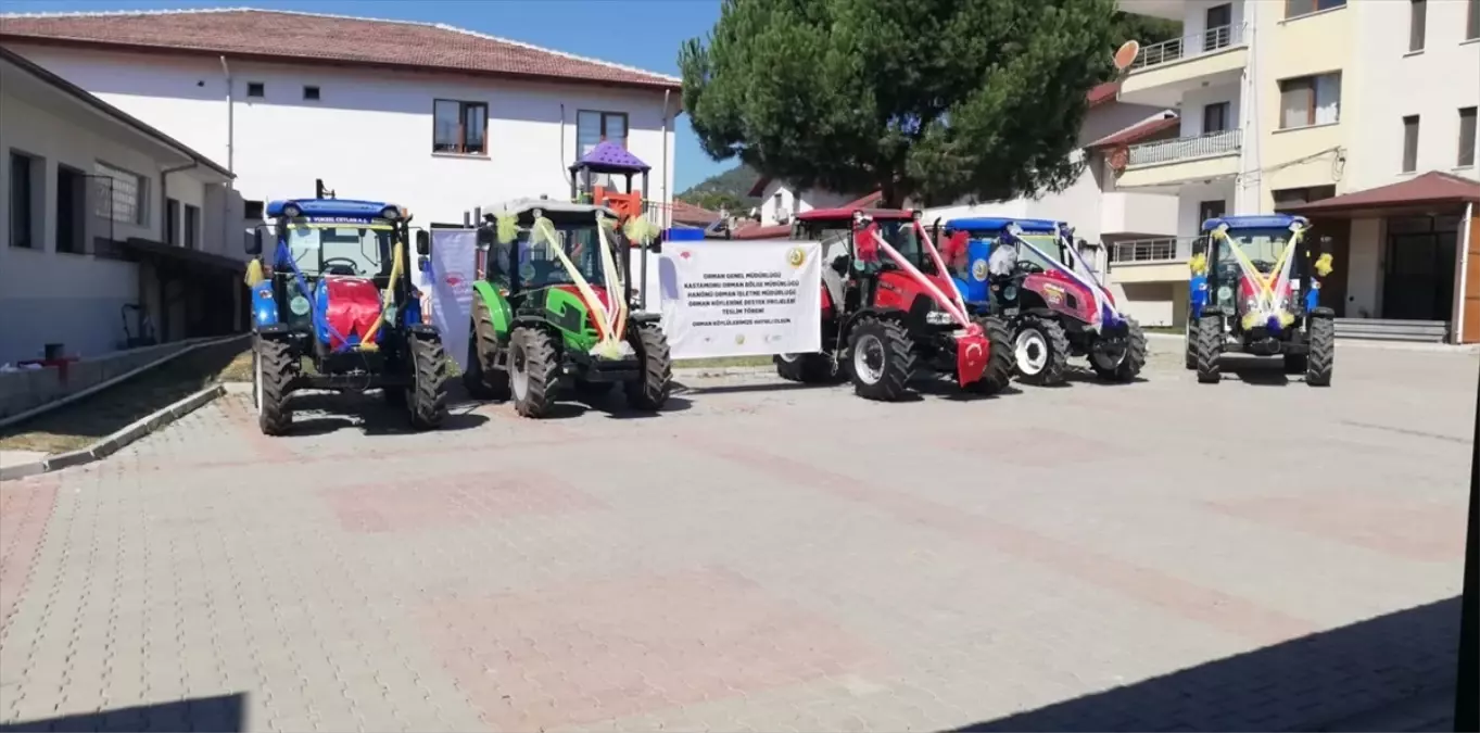 Orman Köylerine Traktörler Teslim Edildi