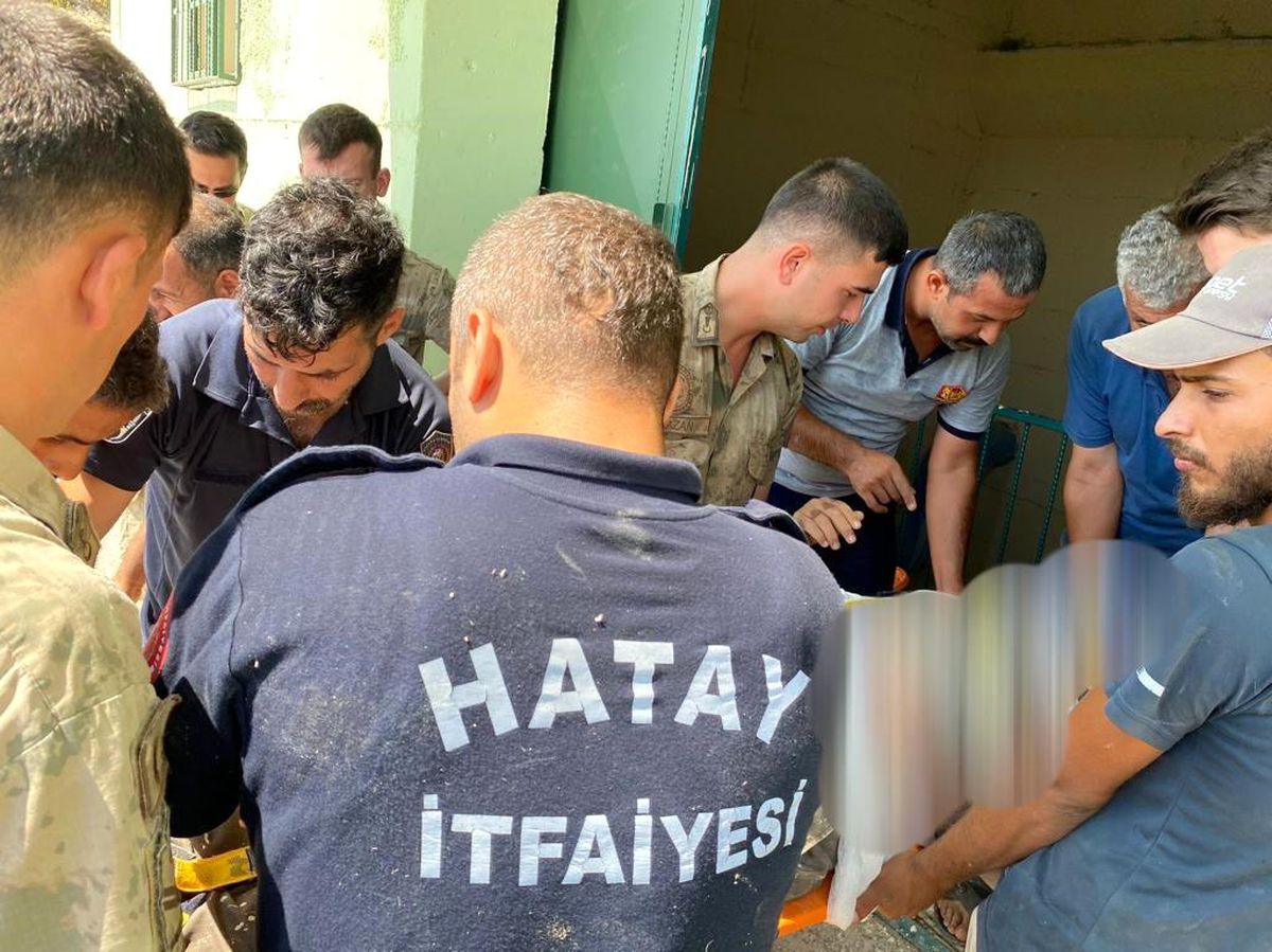 Antakya\'da Yük Taşıma Halatının Kopması Sonucu İşçi Yaralandı