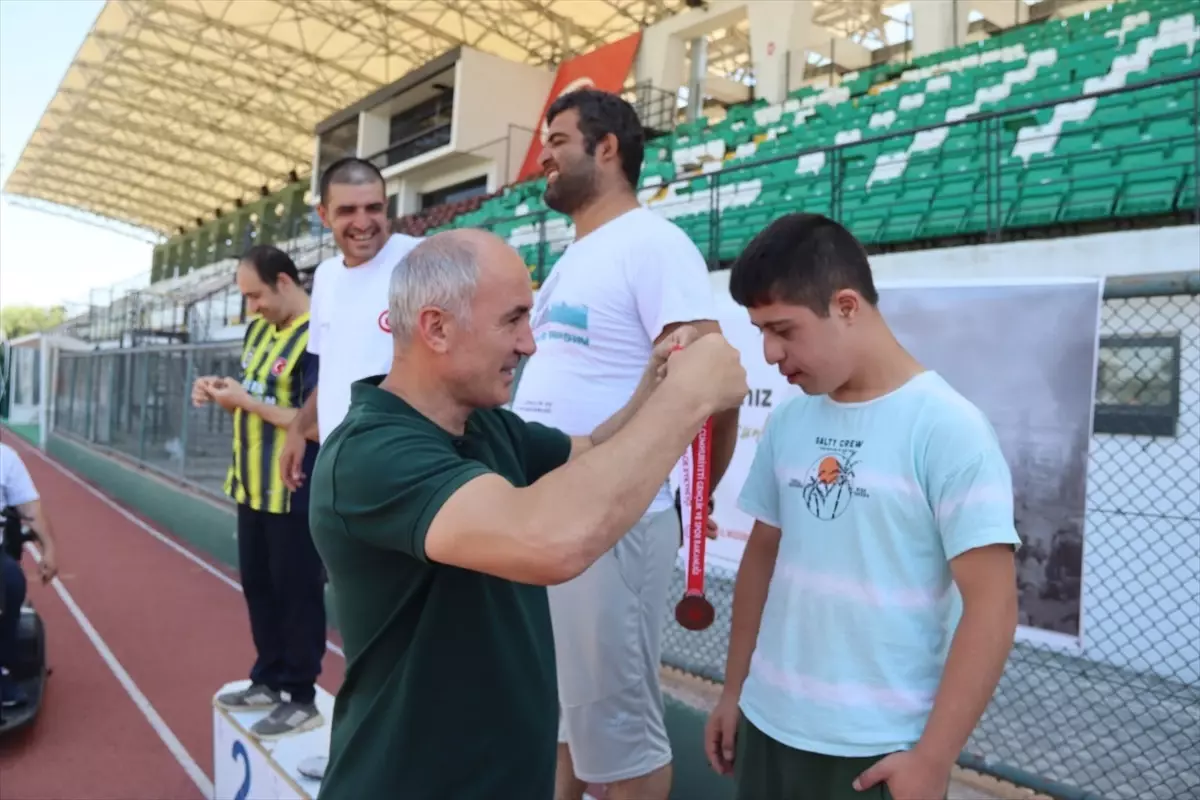 Iğdır\'da Özel Sporculara Madalyalar Verildi