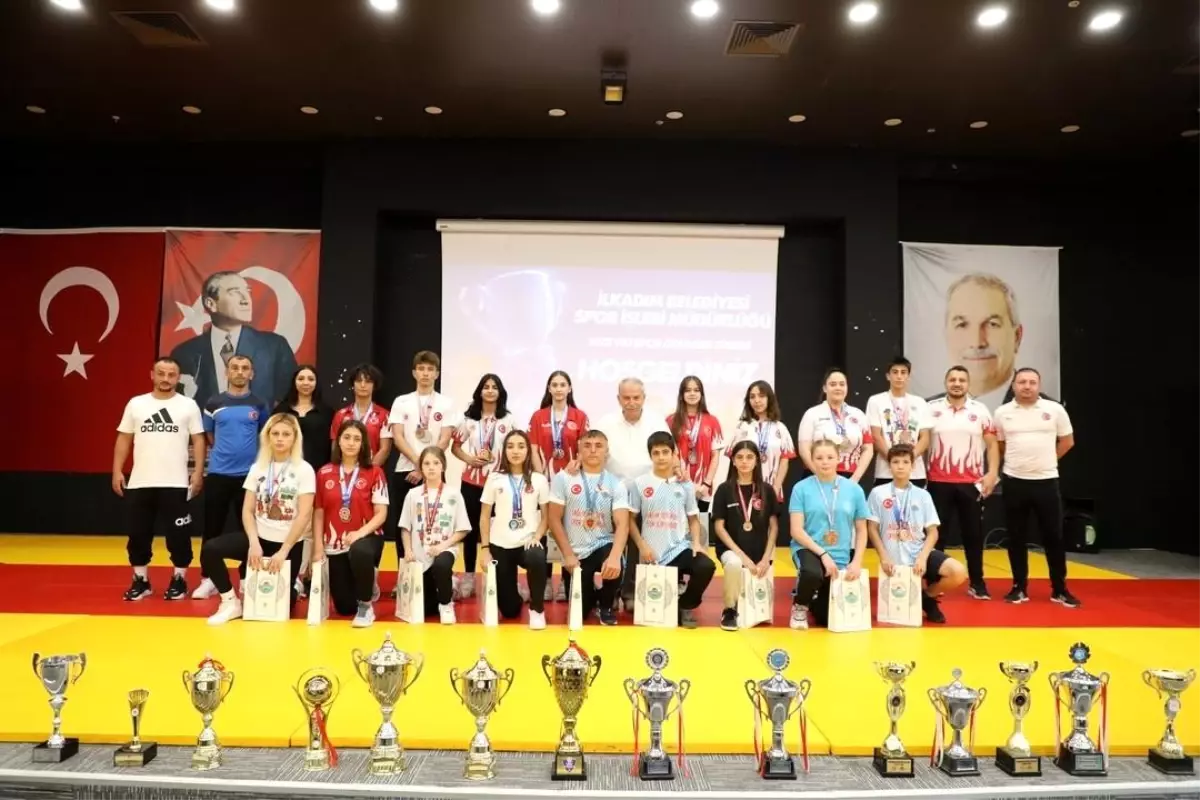 Samsun İlkadım Belediyesi, başarılı sporcuları ödüllendirdi