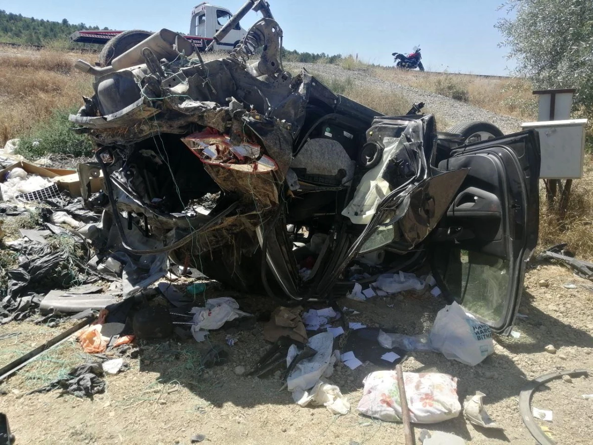 Isparta\'da Otomobil Kazası: 2\'si Çocuk 4 Kişi Yaralandı
