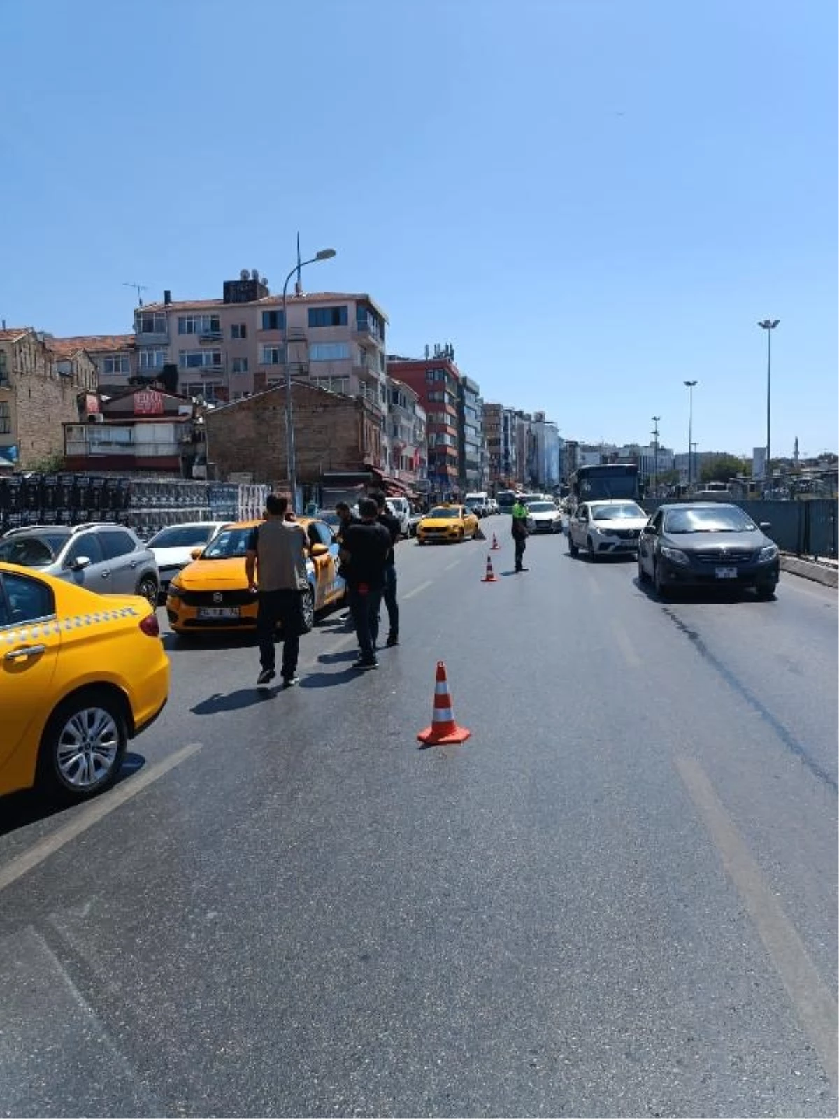 İstanbul\'da 12 taksiciye çalışma ruhsatı olmadığı halde taksicilik yapmaktan ceza
