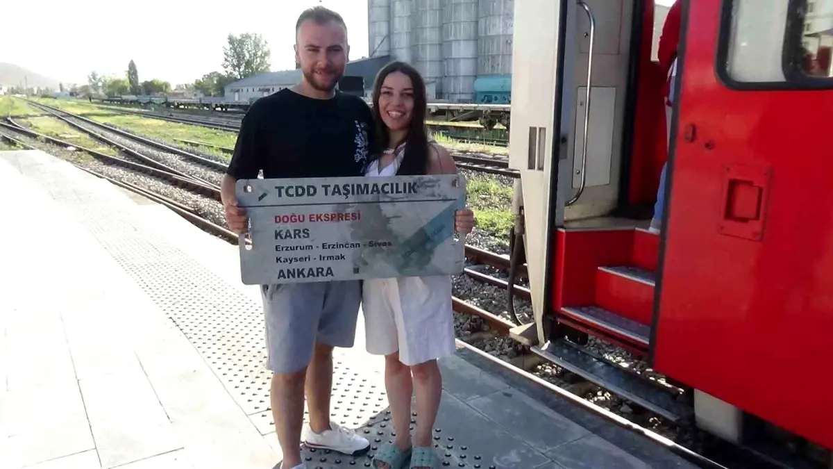 Kars\'ta Uçak ve Otobüs Fiyatlarının Yüksek Olması Vatandaşları Tren Yolculuğuna Yönlendiriyor