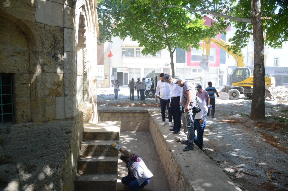 Kırşehir Belediyesi Melik Gazi Türbesi\'nde düzenleme çalışması başlattı