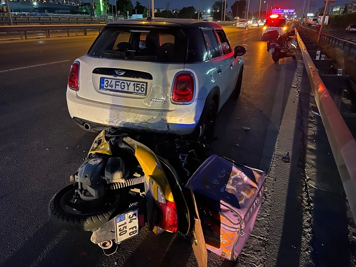 Gebze\'de motosiklet otomobile çarptı, sürücü yaralandı