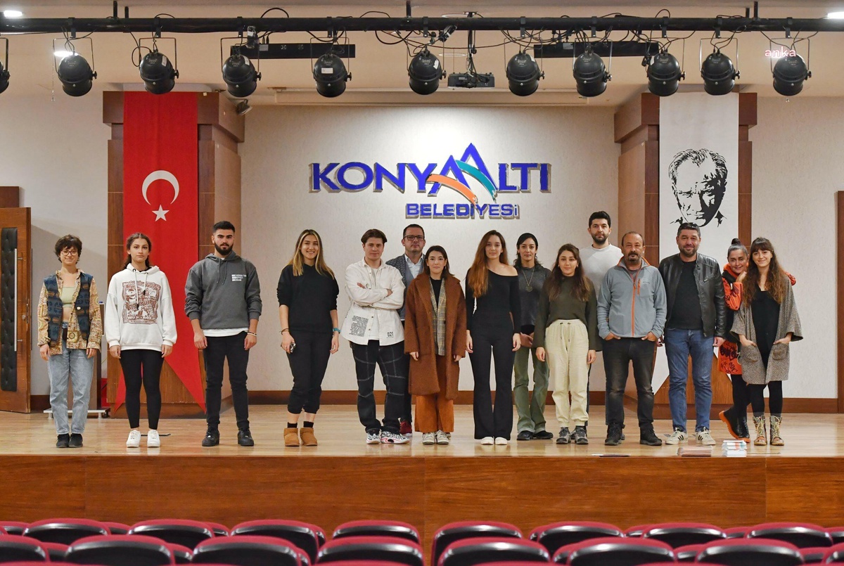 Konyaaltı Belediyesi Tiyatro Akademisi Yetişkinlere Oyunculuk Kursları Düzenliyor