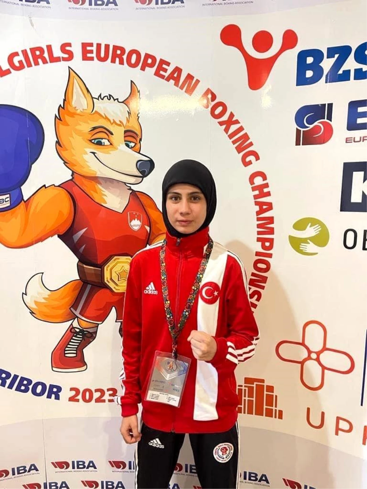 Kozan Belediyesi\'nin milli sporcusu Avrupa Boks Şampiyonası\'nda bronz madalya kazandı