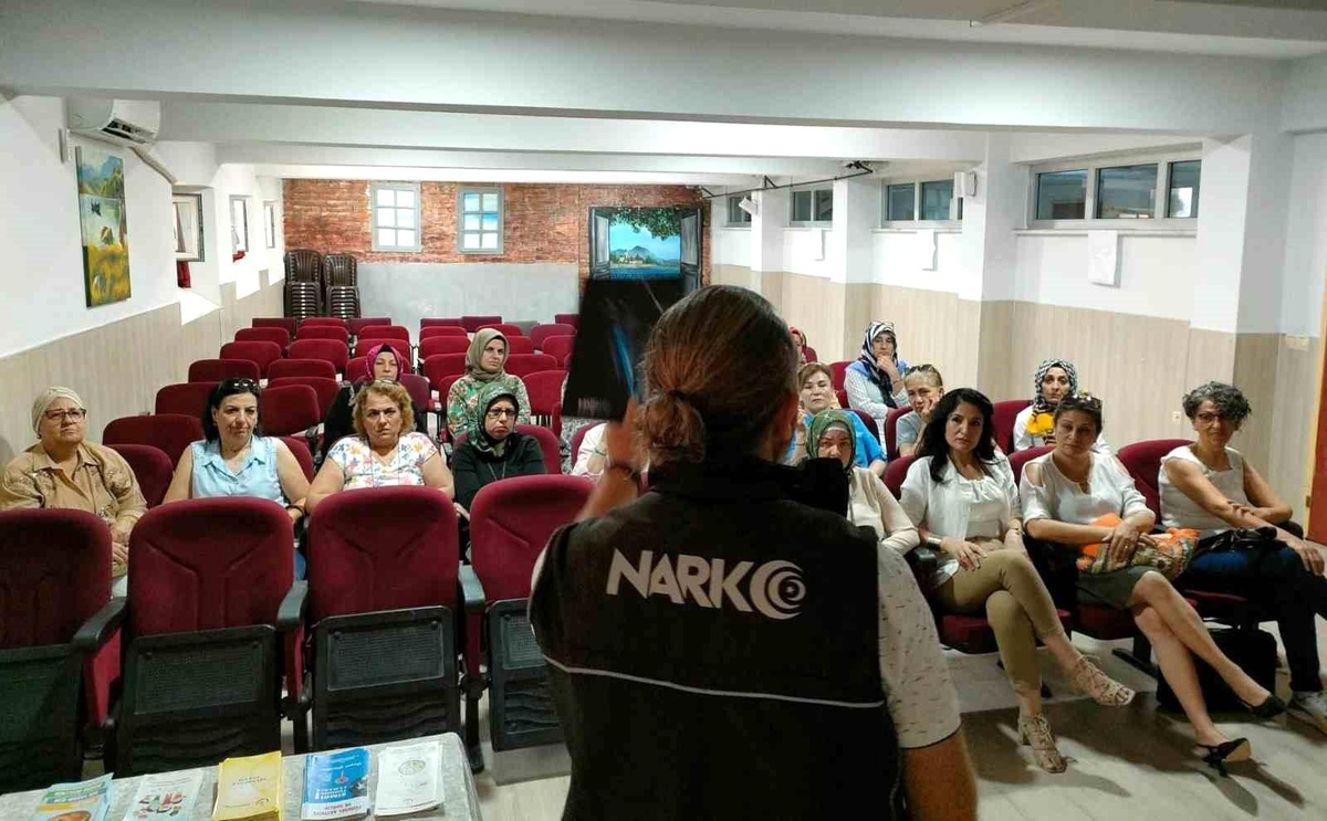 Mersin\'de \'En iyi narkotik polisi: Anne\' eğitimleriyle bin 59 kişiye ulaşıldı