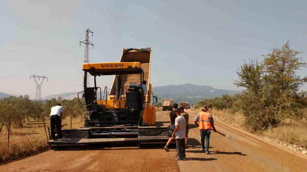 Muğla Büyükşehir Belediyesi 10 ilçe ve 40 mahallede yol çalışmalarını sürdürüyor