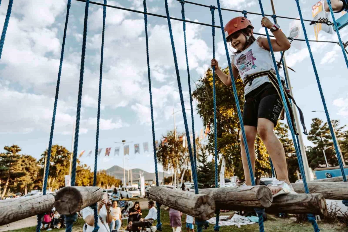 Erzurum\'da Kültür Yolu Festivali Yoğun İlgi Gördü