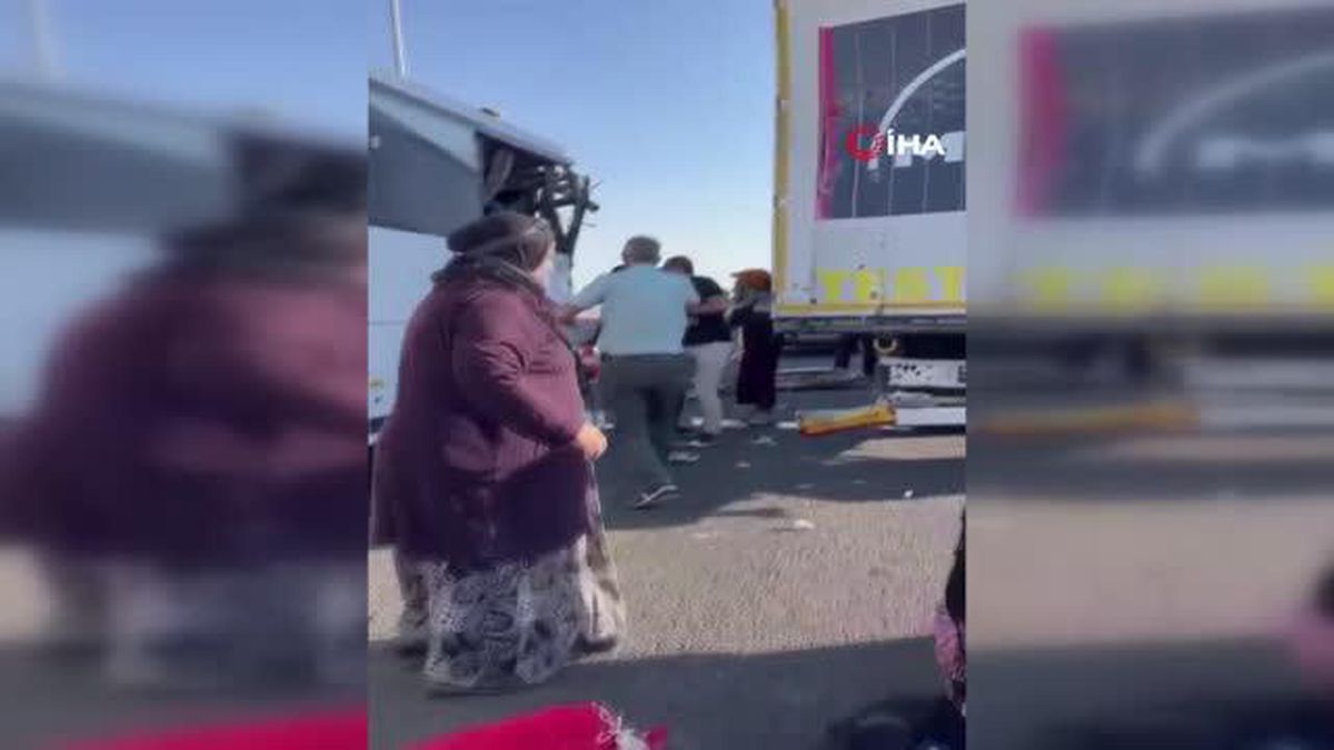 Polatlı\'da işçileri taşıyan servis kaza yaptı: 1\'i ağır 21 yaralı