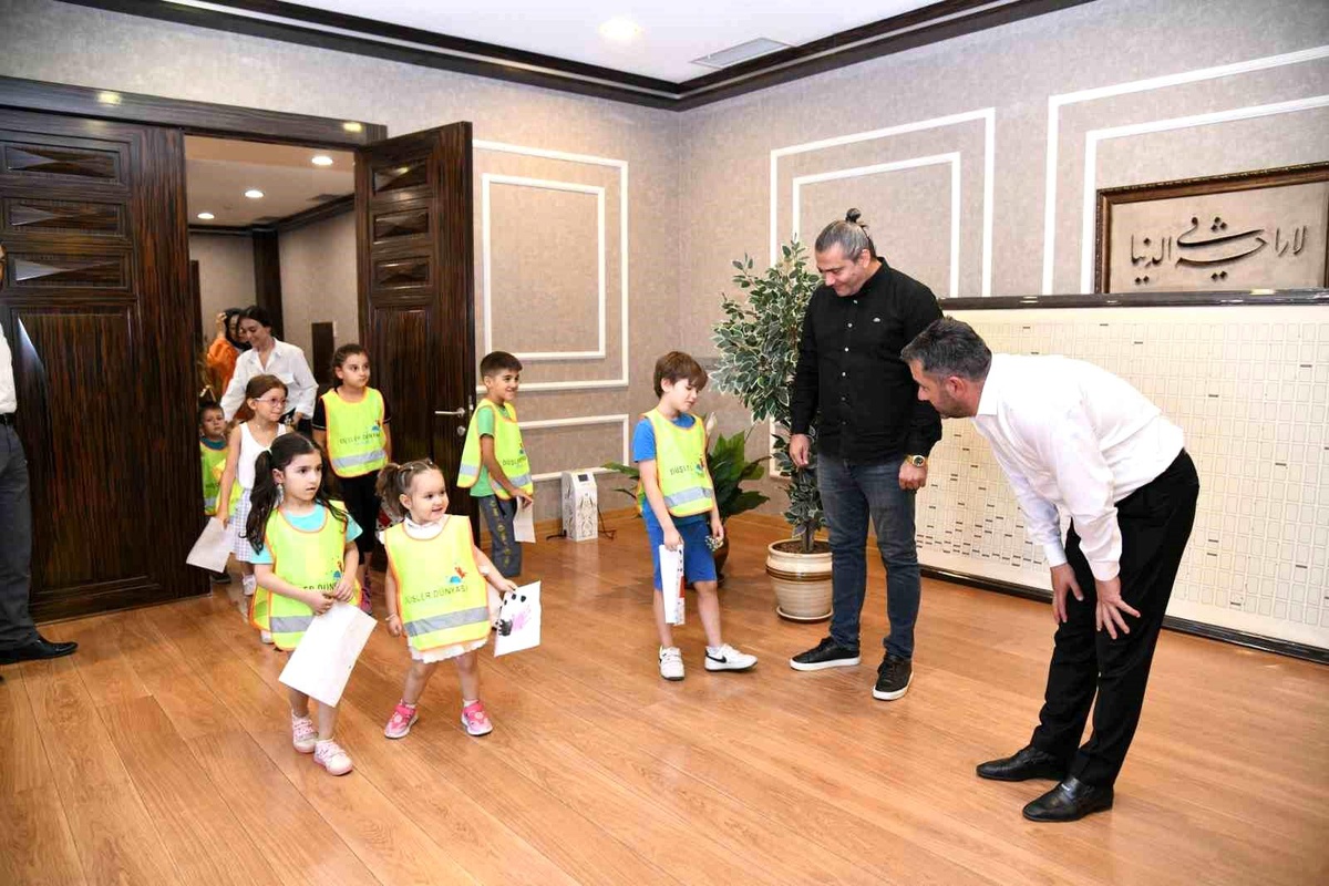 Pursaklar Belediye Başkanı Ertuğrul Çetin, Halk Günü\'nde vatandaşları ağırlamaya devam ediyor