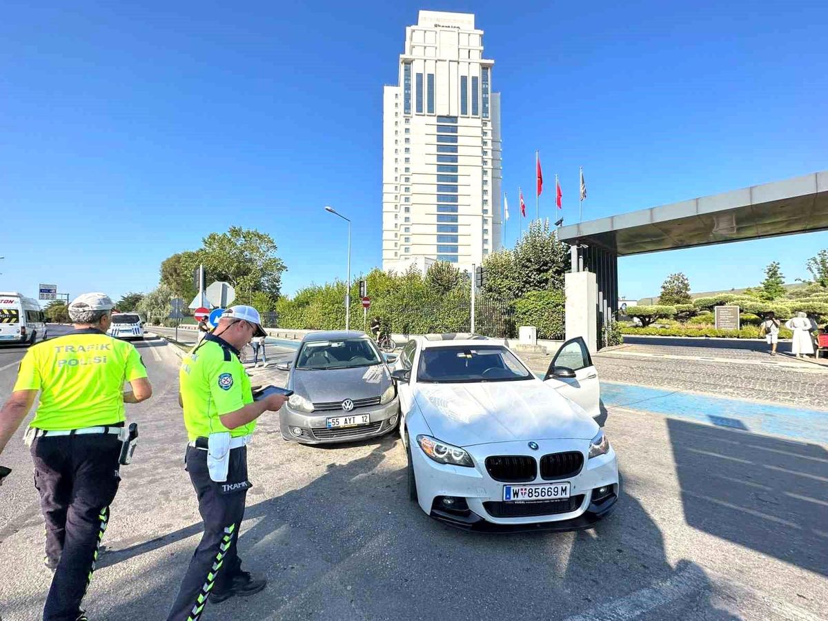 Samsun\'da Otomobil Çarpışması: 1 Kişi Yaralandı