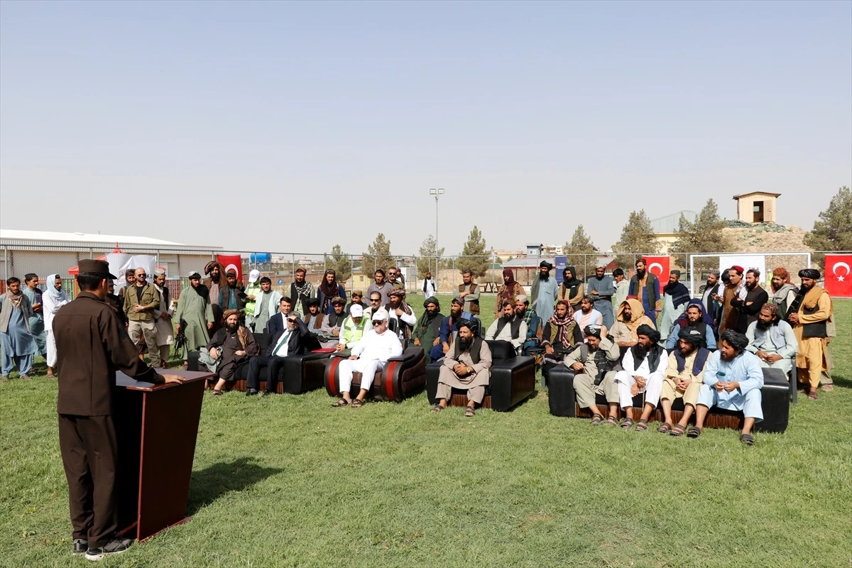 TİKA, Afganistan\'da futbol sahası inşa etti