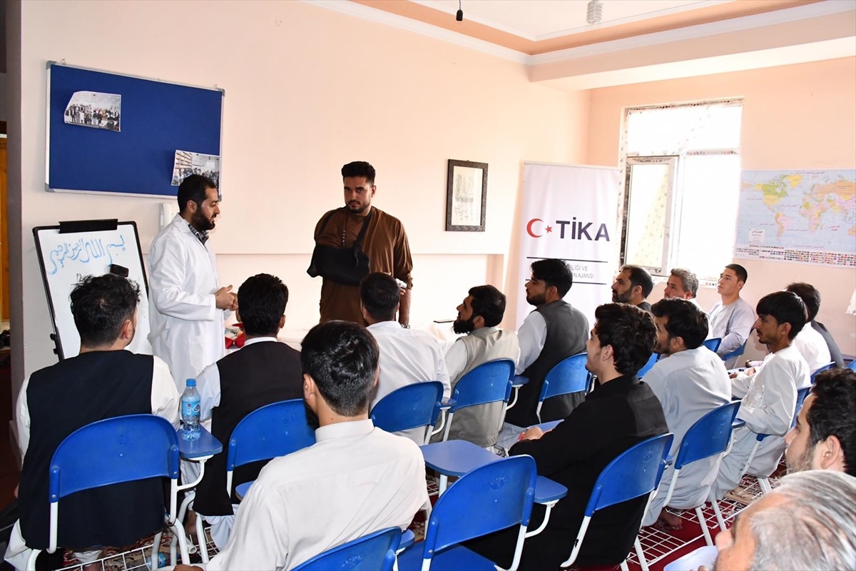 TİKA, Afganistan\'daki eğitimcilere ilk yardım programı düzenledi