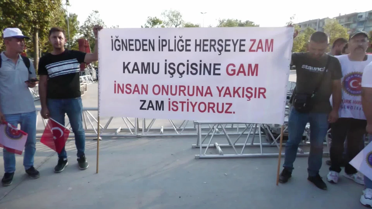 Türk Harb-İş Sendikası Üyeleri Ücret Protestosu Yaptı