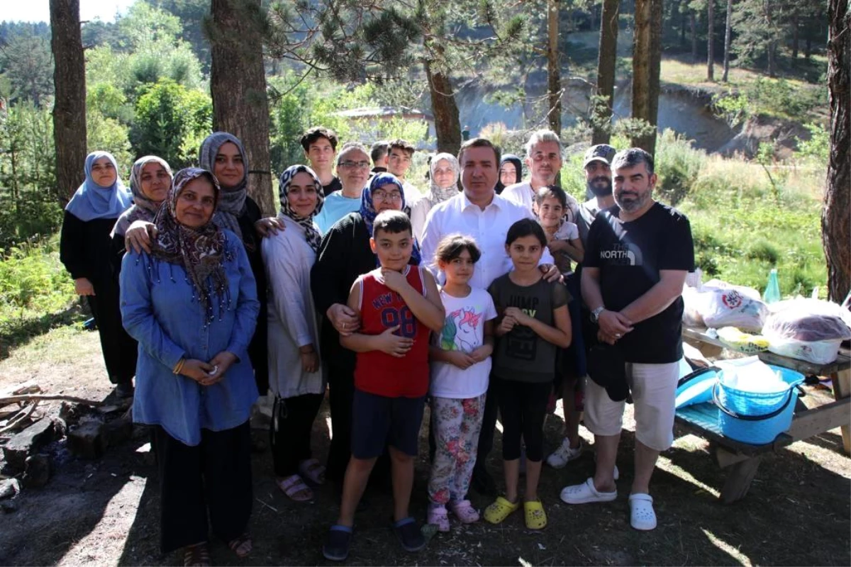 Erzincan Valisi Dumanlı Tabiat Parkı\'nı Ziyaret Etti ve Bal Hasadı Yaptı