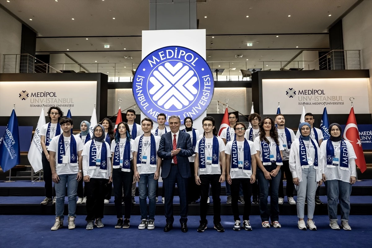 YKS Türkiye Birincileri İstanbul Medipol Üniversitesi\'ne Yerleşti