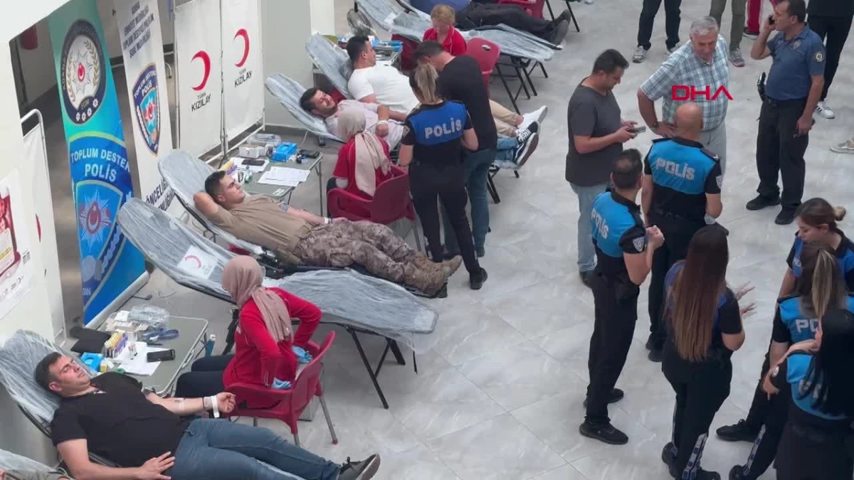 Adana Emniyet Müdürlüğü Personeli Türk Kızılay\'a Kan ve Kök Hücre Bağışı Yaptı