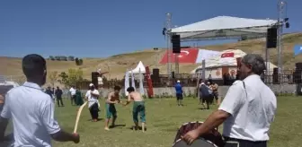 Ahlat'ta 1071 Malazgirt Zaferi kutlamaları kapsamında güreş müsabakaları düzenlendi
