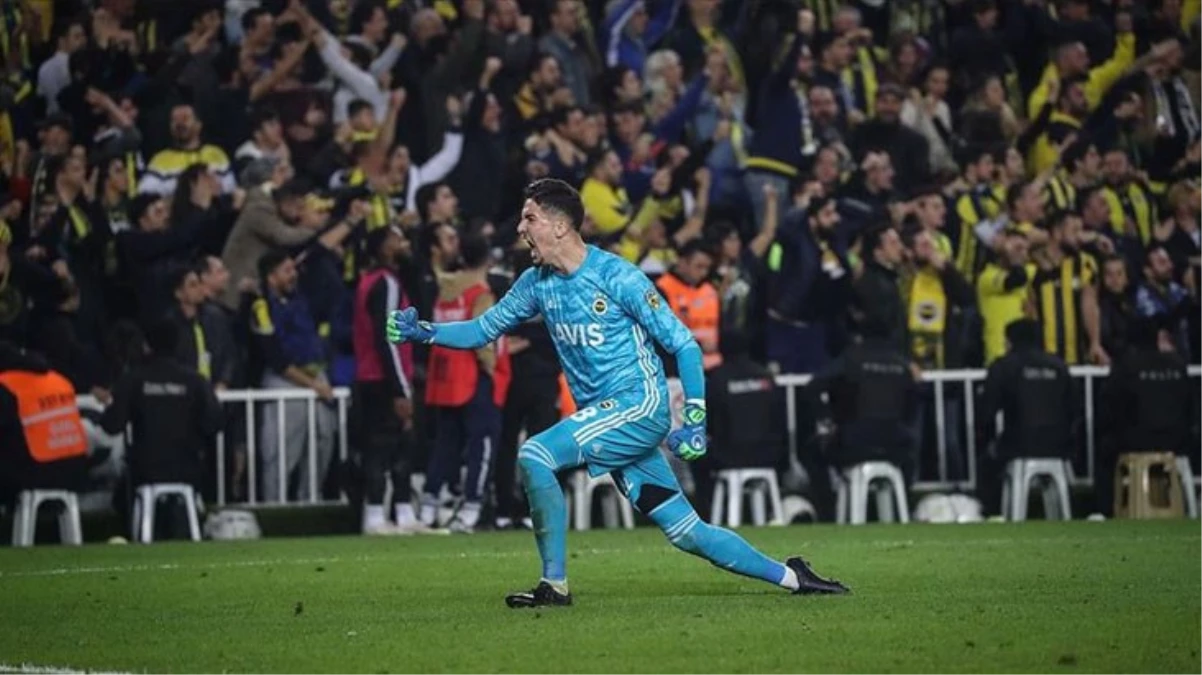Altay Bayındır, Manchester United ile imzalıyor! Fenerbahçe\'ye 7 milyon euroya yakın para kazandıracak