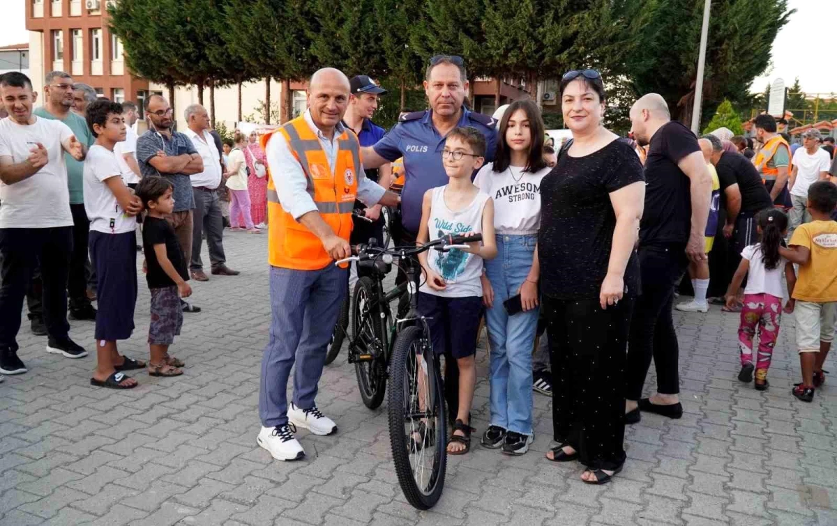 Altınova Belediyesi \'Her Eve Bir Bisiklet Projesi\' kapsamında bisiklet dağıtımlarına devam ediyor