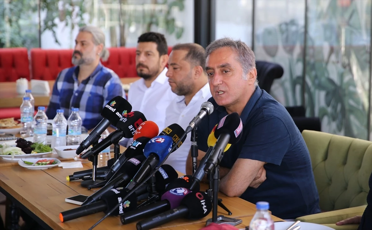 Amed Sportif Faaliyetler Başkanı Aziz Elaldı ve yönetim kurulu üyeleri basınla bir araya geldi
