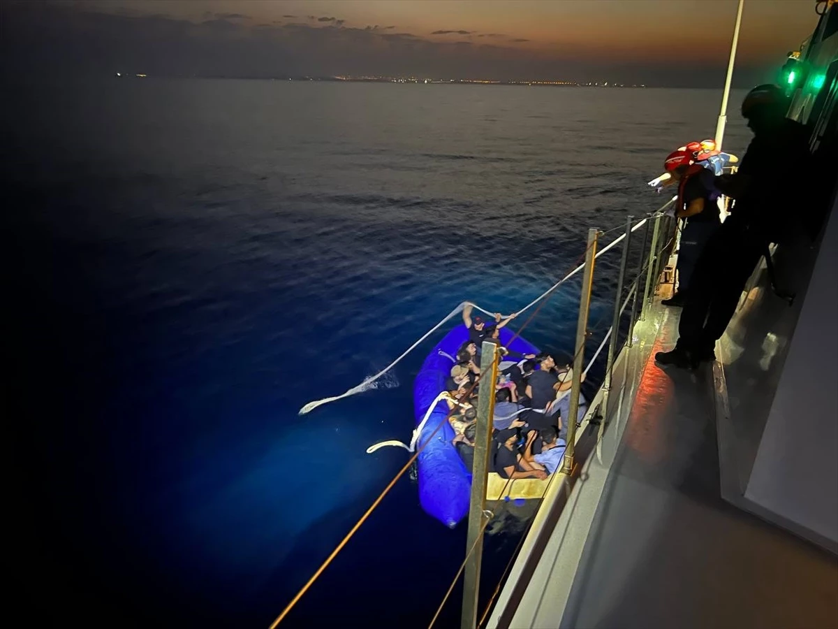 Yunanistan unsurlarınca Türk kara sularına itilen 67 düzensiz göçmen kurtarıldı