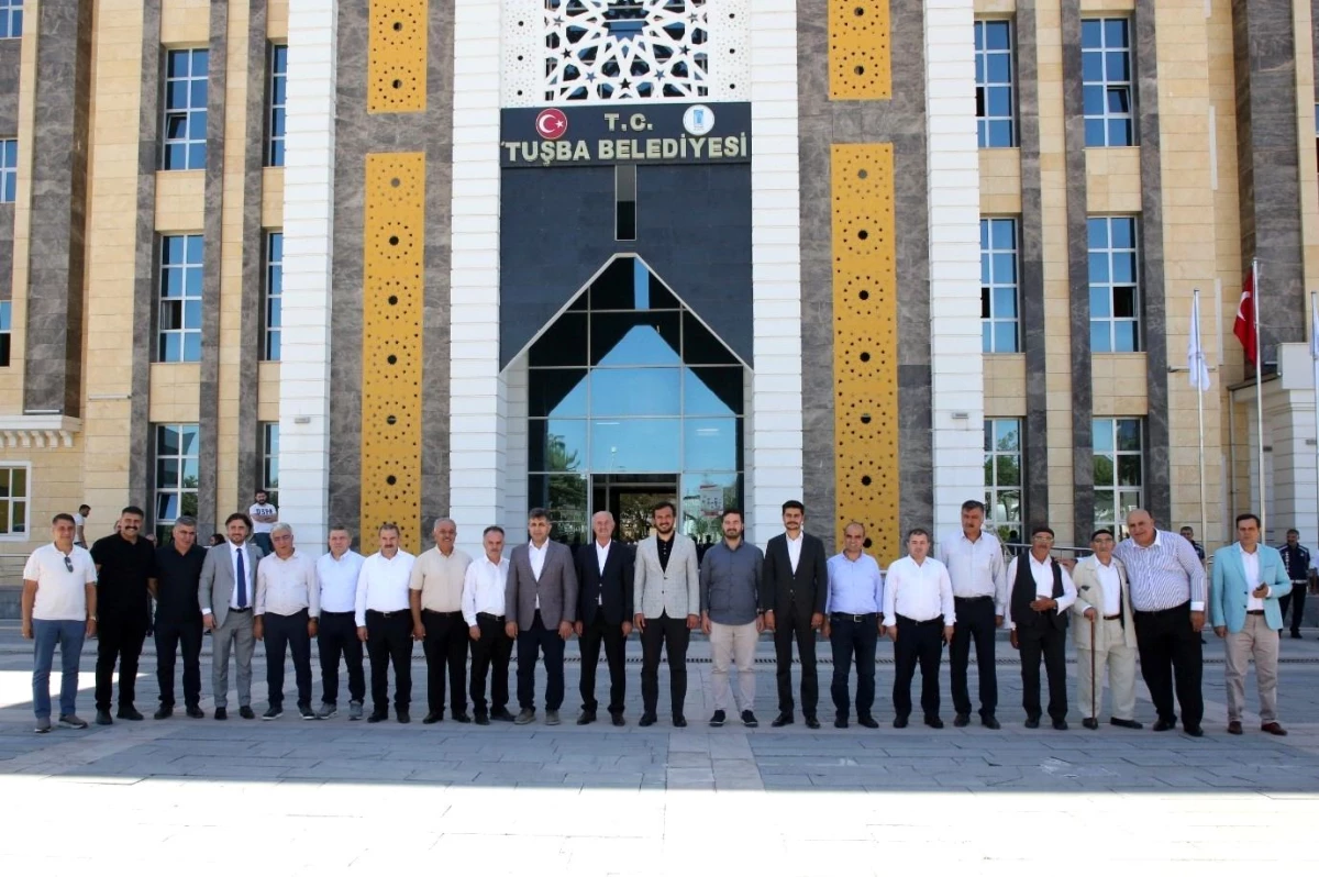 İstanbul Bağcılar Belediye Başkanı Abdullah Özdemir, Van\'ın Tuşba Belediye Başkanı Salih Akman\'ı ziyaret etti