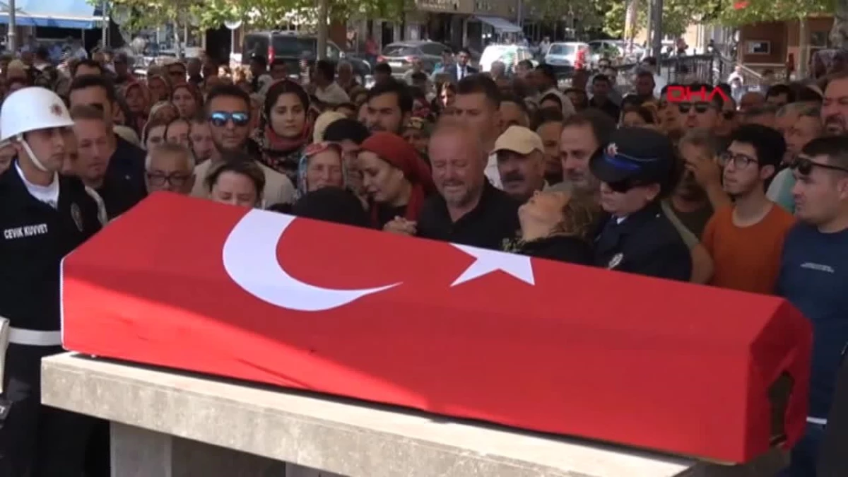 Edirne\'de Polis Memurunun Ölümüne Neden Olan Kazada Gözyaşları