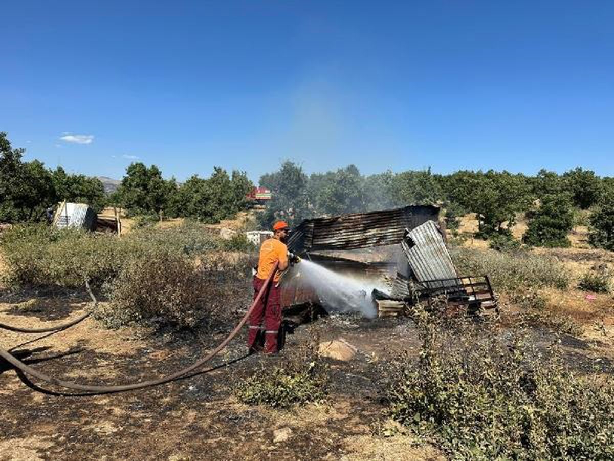 Bingöl'de Barakada Çıkan Yangın Ormana Sıçramadan Söndürüldü